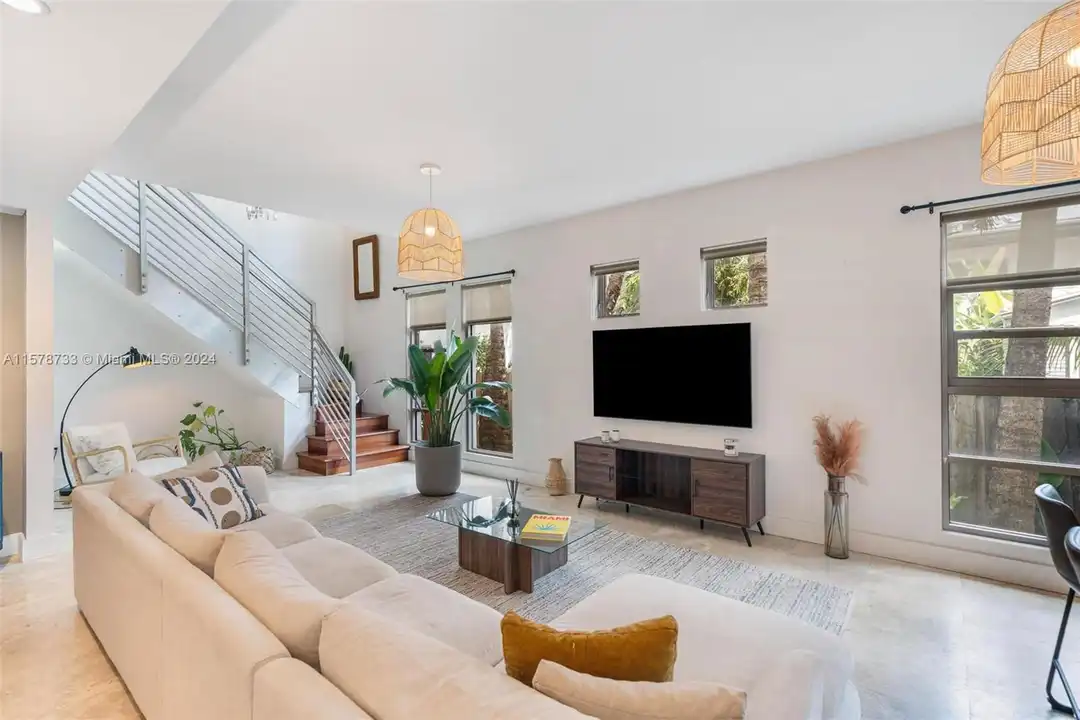 1545 Jefferson Ave - View 6