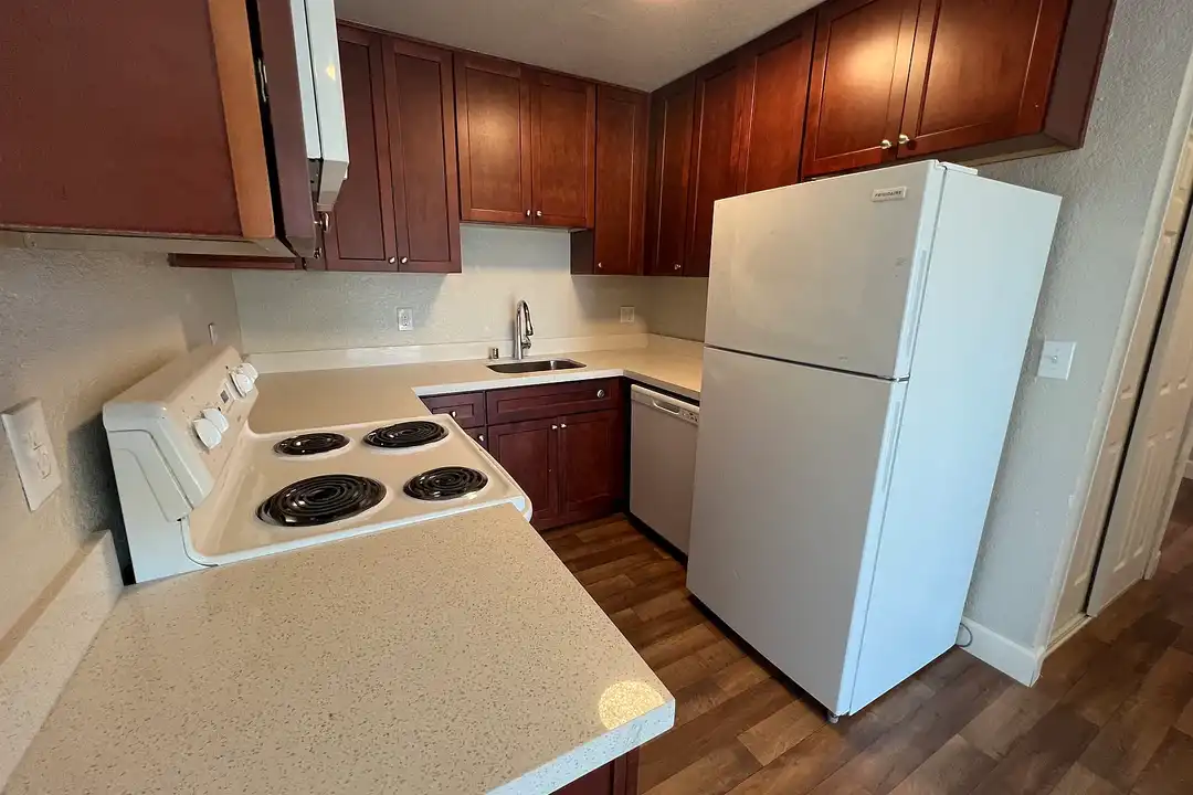 Dixon Landing Apartments - View 4