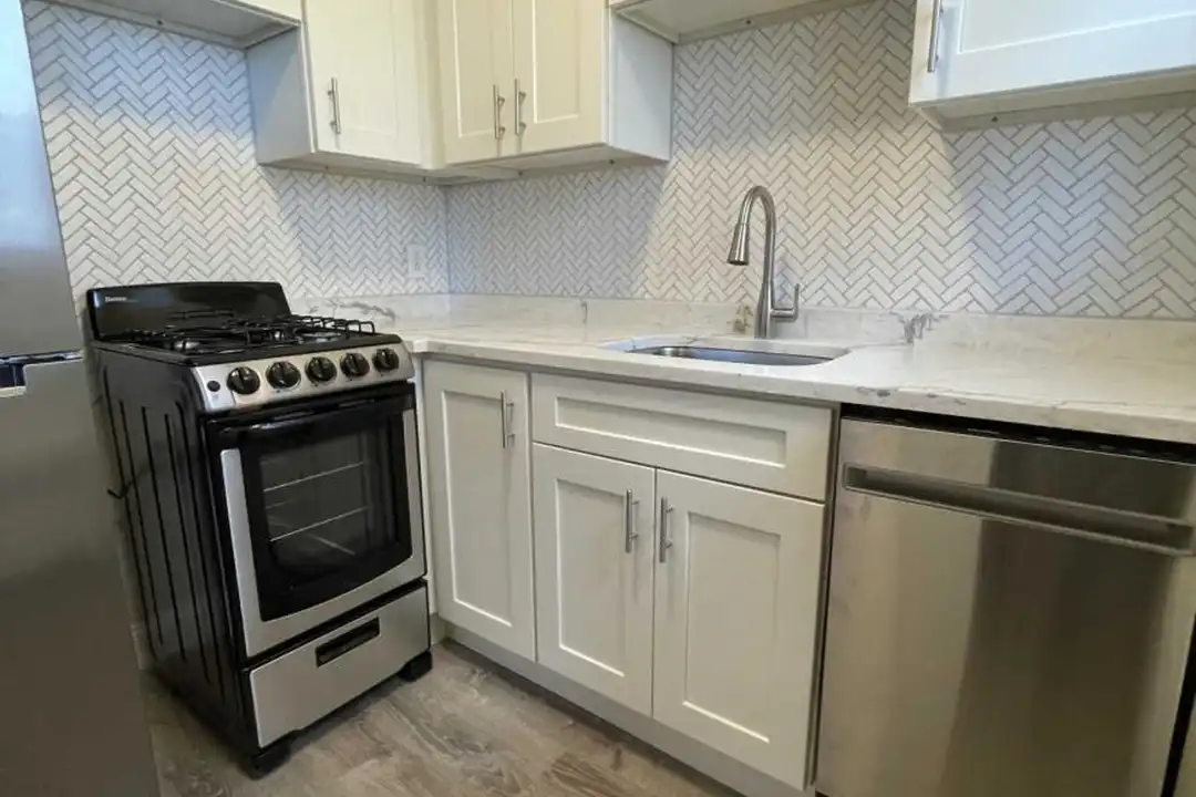90 Winthrop Shore Dr – photo 1 of 10