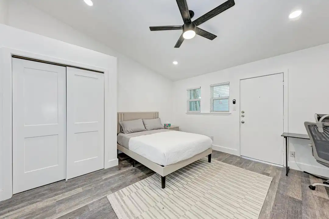 2302 Leon St unit # 1 - More