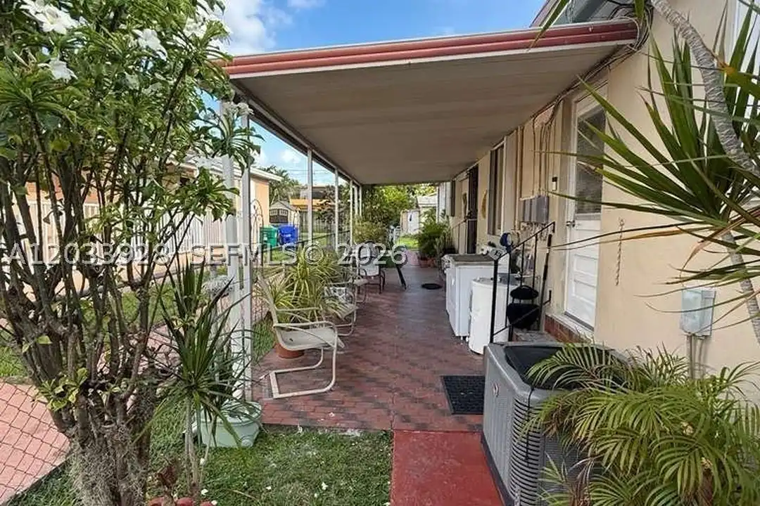 1140 SW 9th St #2 - View 5