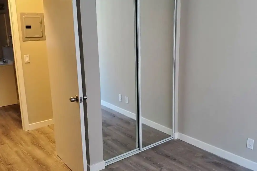 212 W Elk Ave - View 5