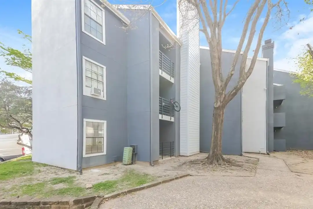 Apartment in Dallas - View 2
