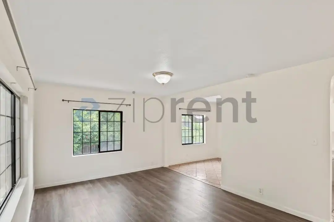 728 E 24th St unit 728 - View 4