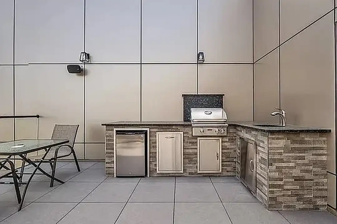Apartment in Jersey City - View 3