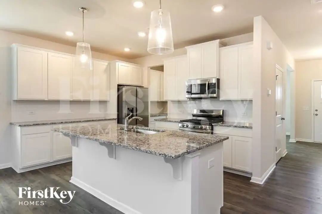 565 Hillpark Ln - View 6