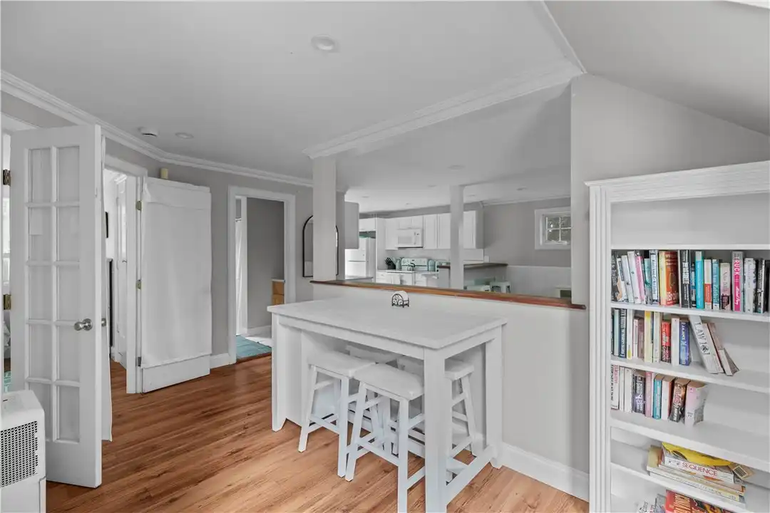 House in Middletown - View 4