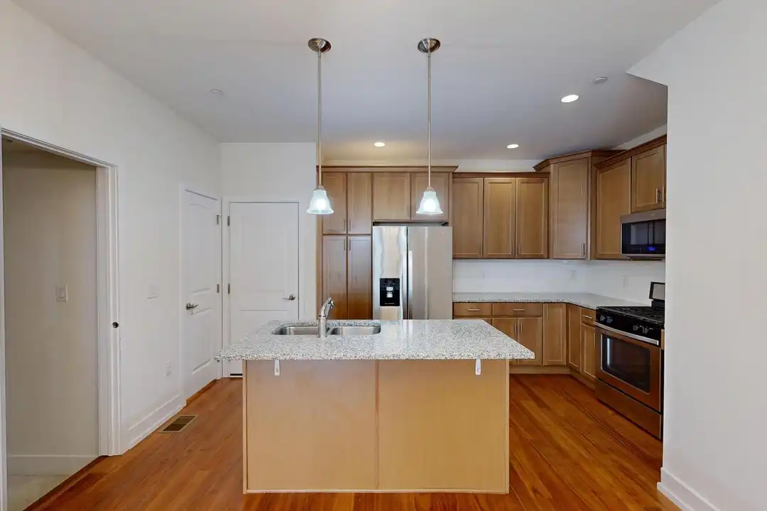 909 Lakeview Ct unit 909 - View 5
