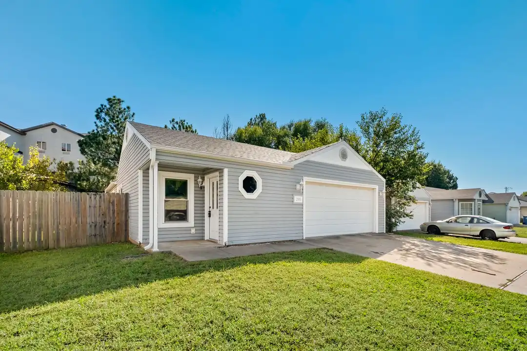 2910 NE 12th St - View 2