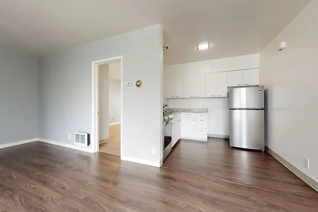 444 28th St - More