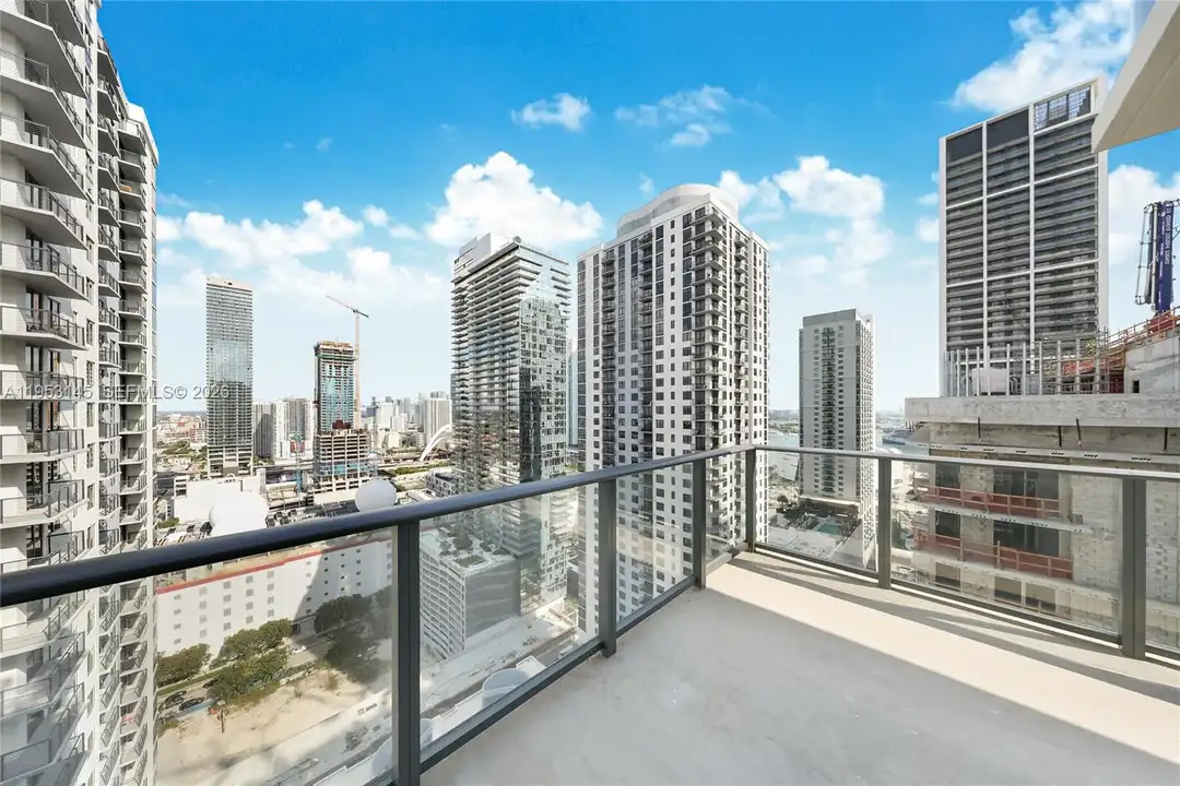 11 NE 6th St unit 3209 – další