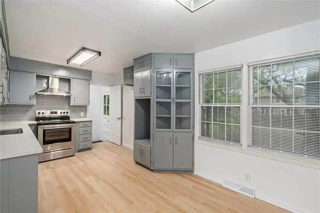 321 NW 22nd St - View 6