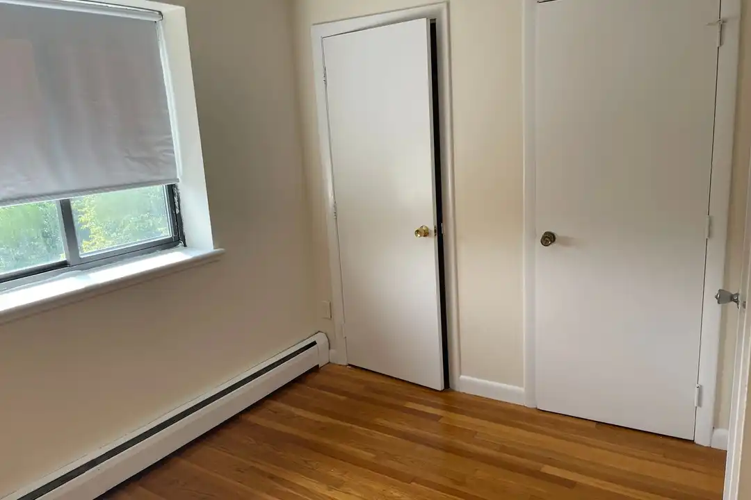 118 Dustin St – další