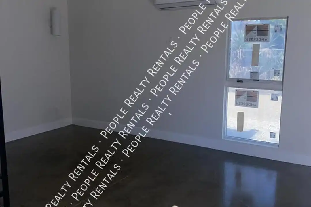 House in Bakersfield - More