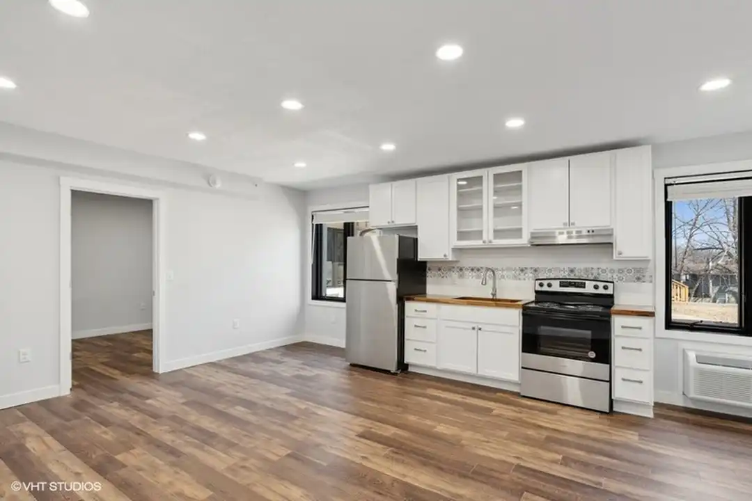 413 Jefferson St unit 19 – photo 1 of 17