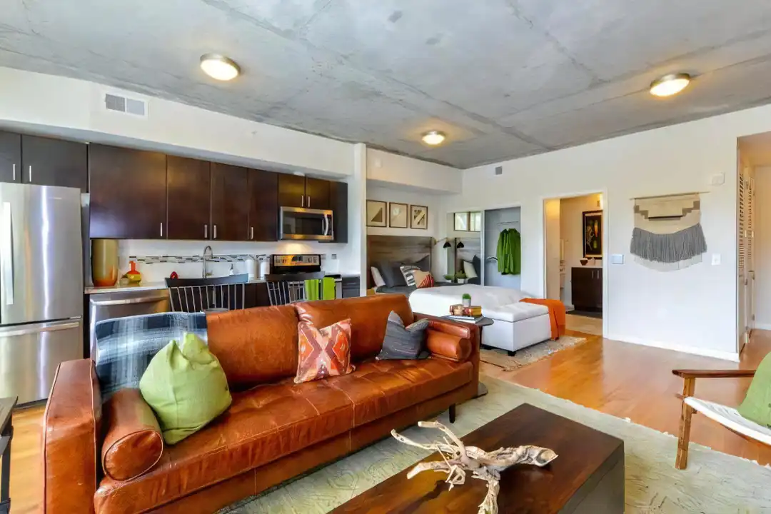 1163 W Peachtree St NW – photo 1