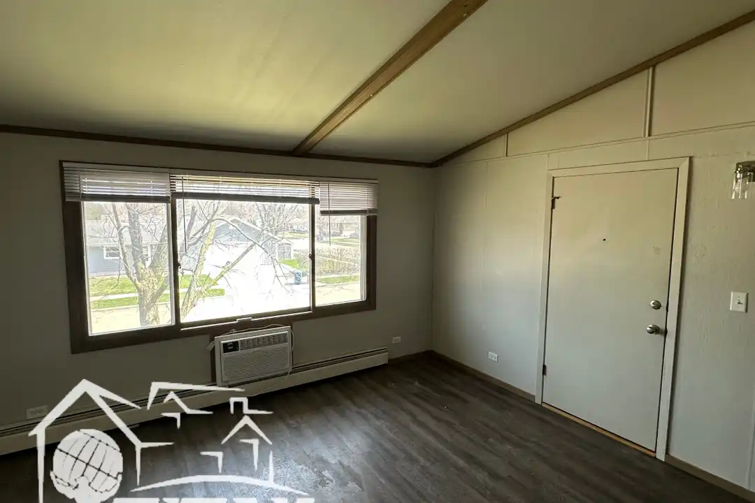 1135 Moreland St unit 1 - View 3