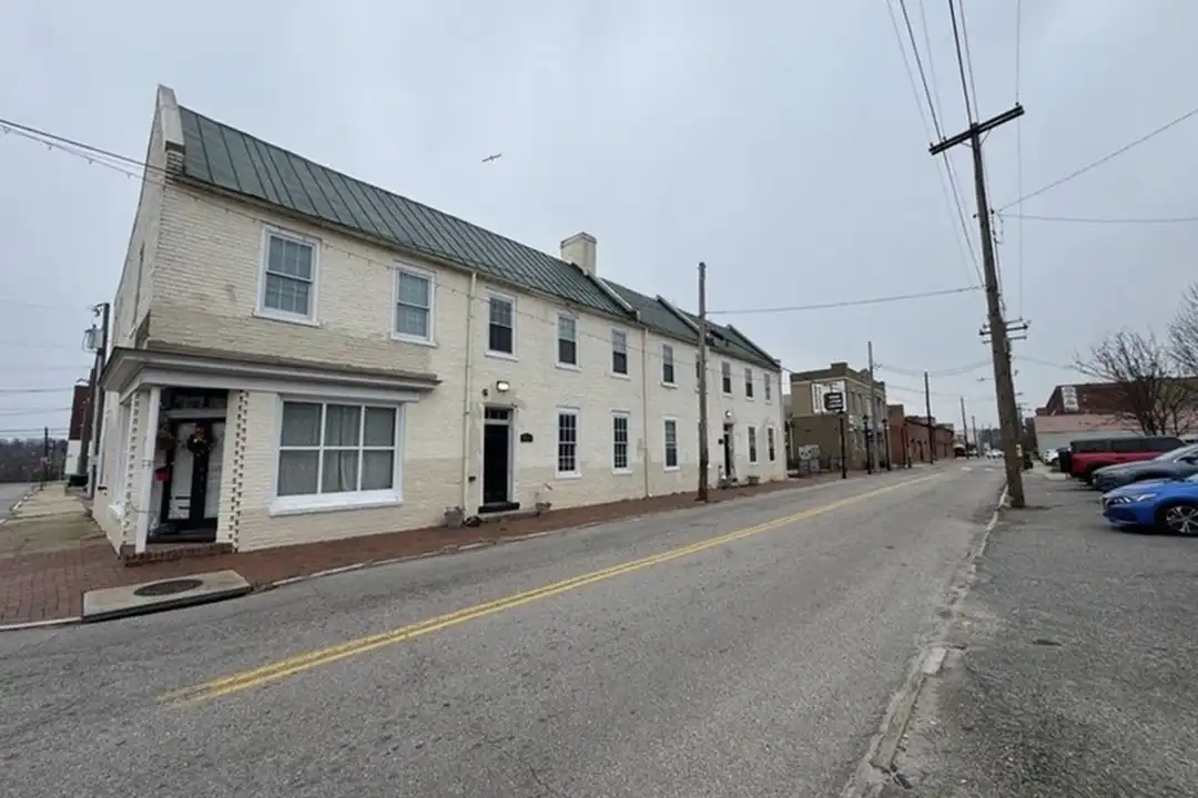 201 E Bank St unit 3 - More
