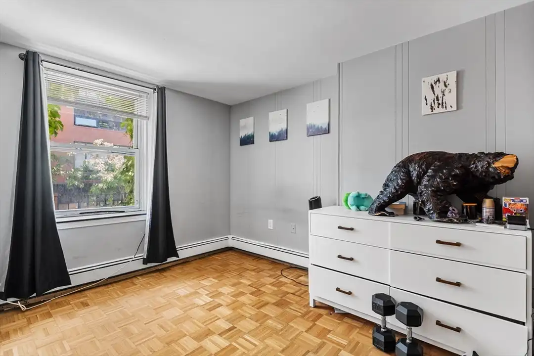 99 W Fourth St unit 1A – další