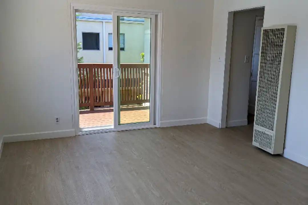 1127 Grand Ave unit #4 - View 2