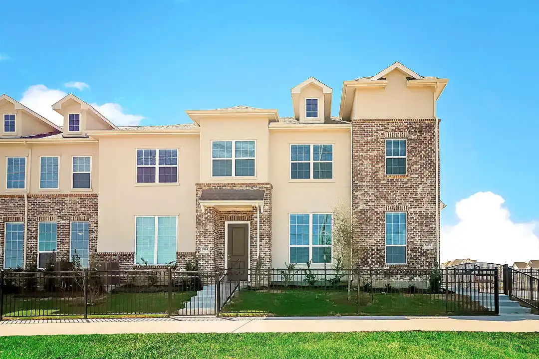 The Residences at Rayzor Ranch - 2553 Carril Al Lago Dr - Denton, TX ...