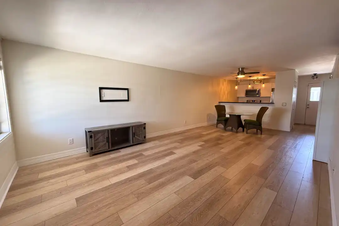 4821 W McElroy Ave unit 4821 – pohled 4
