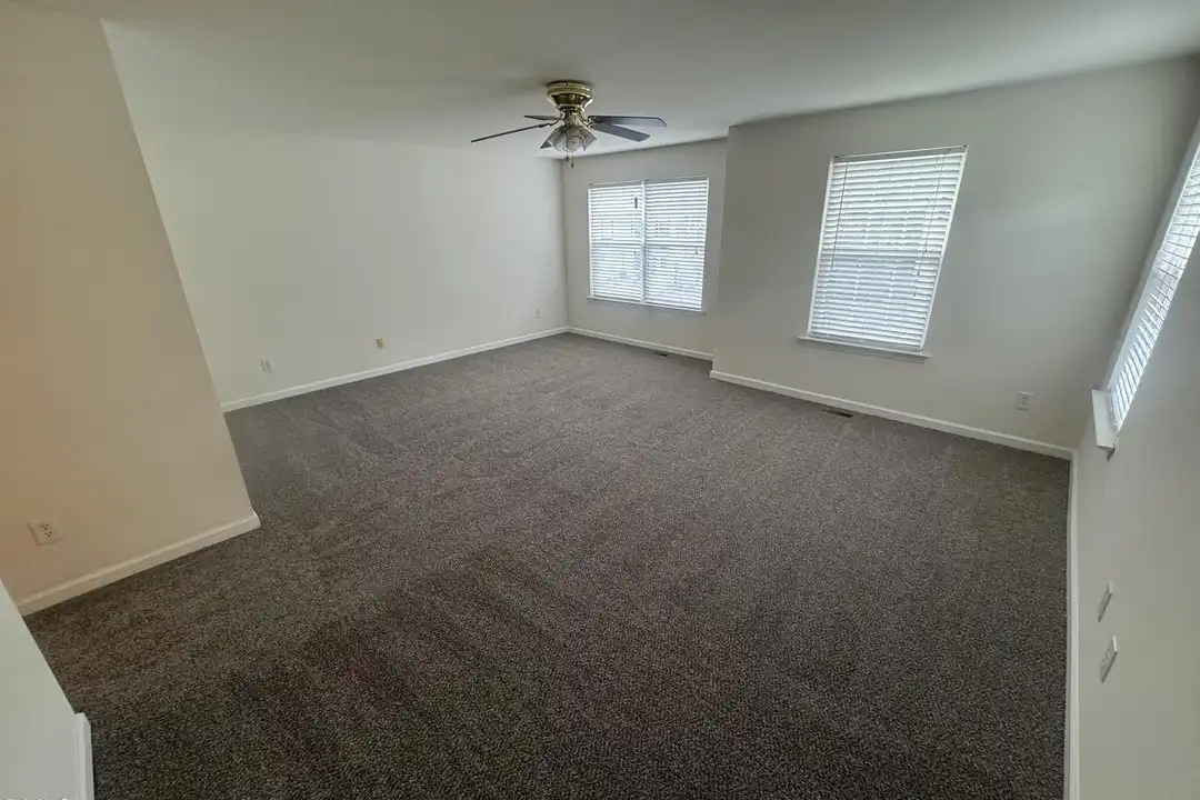 3011 Barrymore St unit 100 – pohled 4
