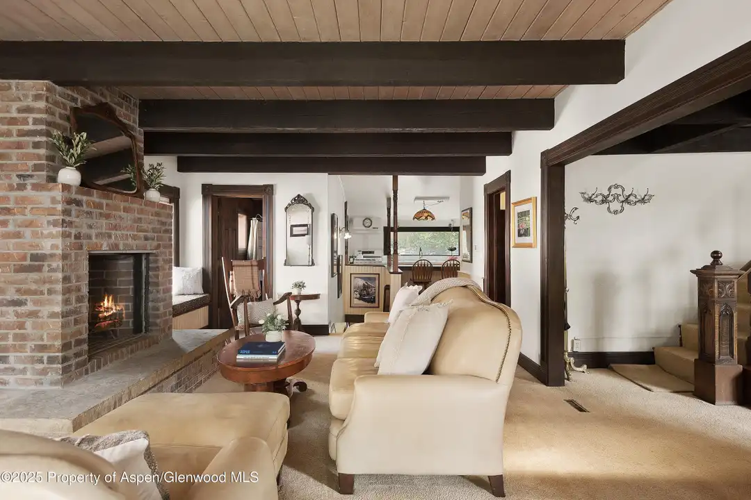 214 W Hyman Ave - View 4