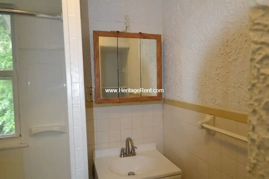 310 E 16th St - More