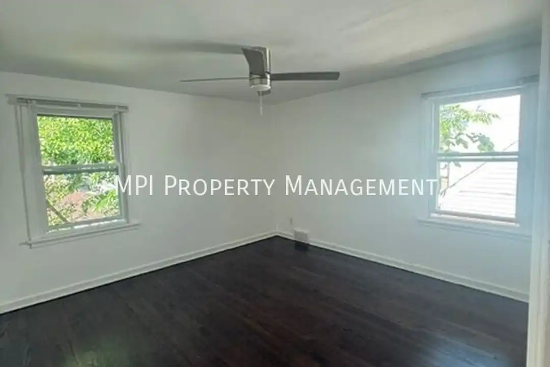 4619A W Fond du Lac Ave – další