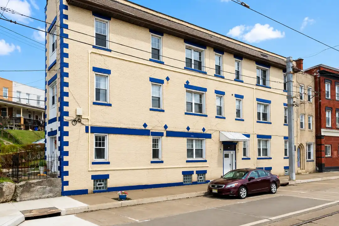 1703 Broadway Ave unit 203 – photo 1