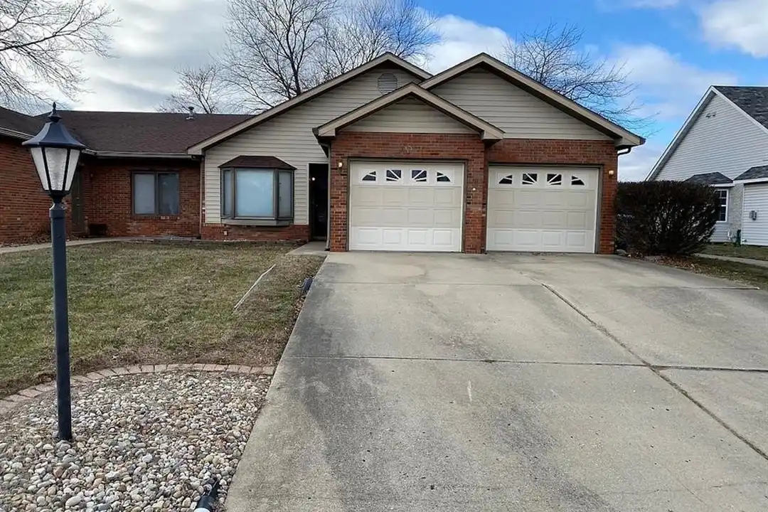 10 Old Orchard Ln – photo 1 of 13