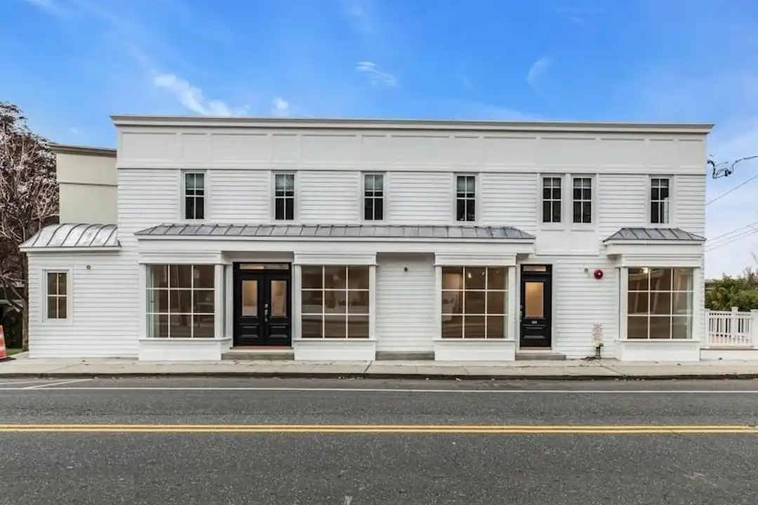 1431 Old Northern Blvd #1 – photo 1 of 31