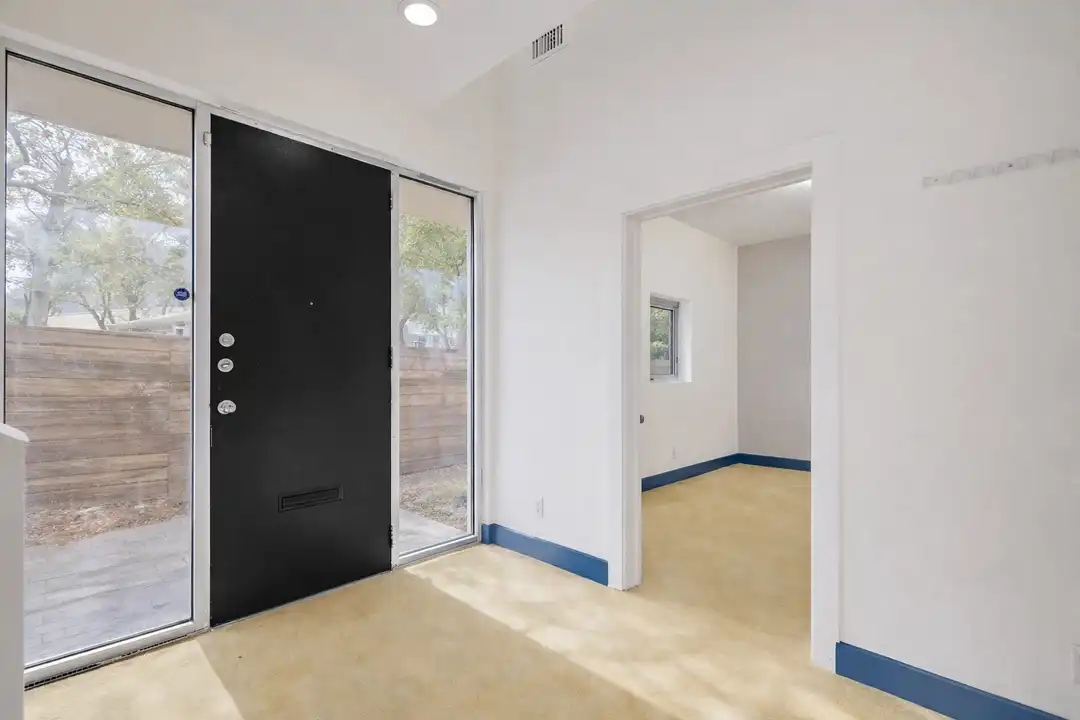 Apartment in Houston, Midtown - More