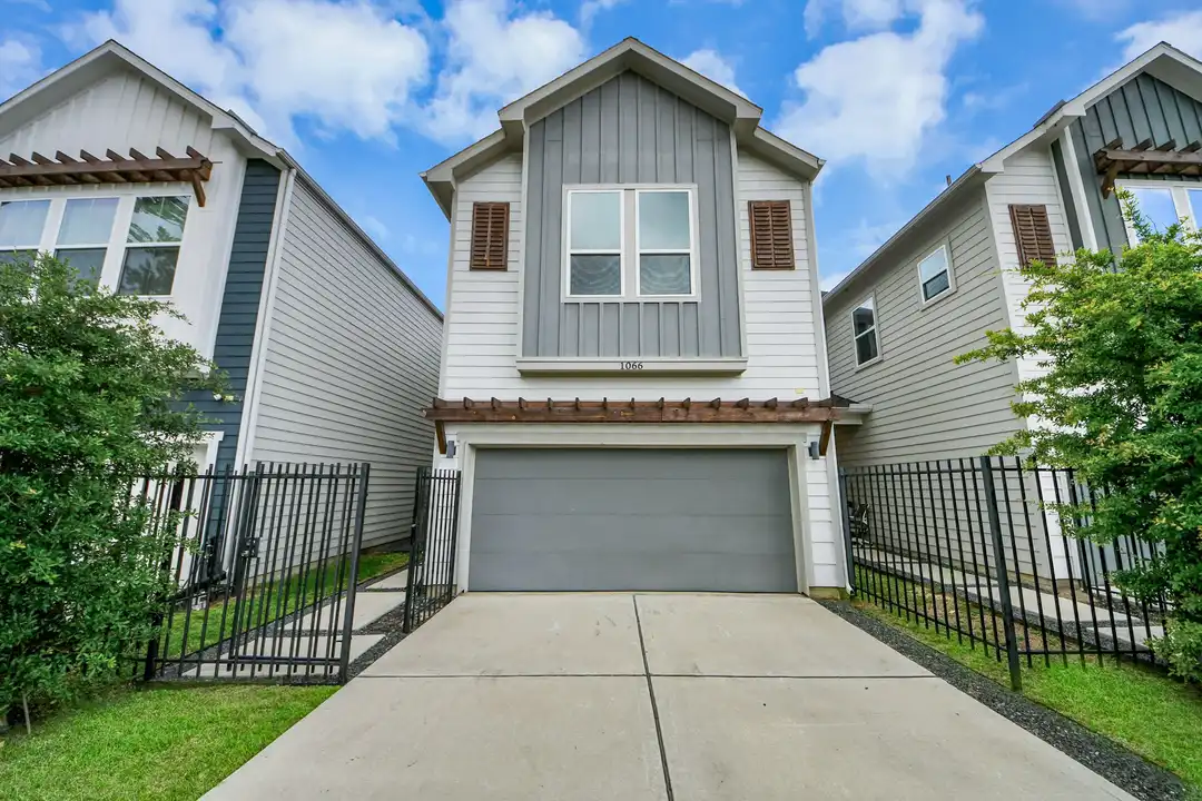 1066 Mansfield St - View 4