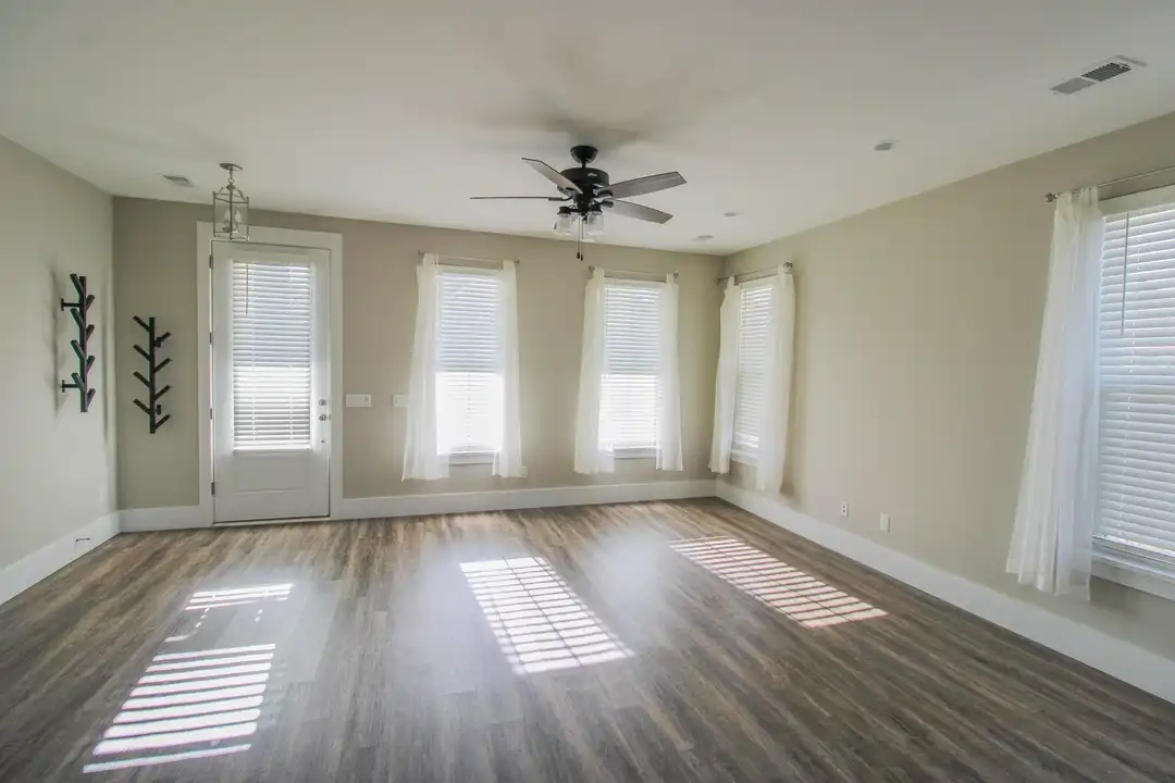 286 Great Lawn Dr - More