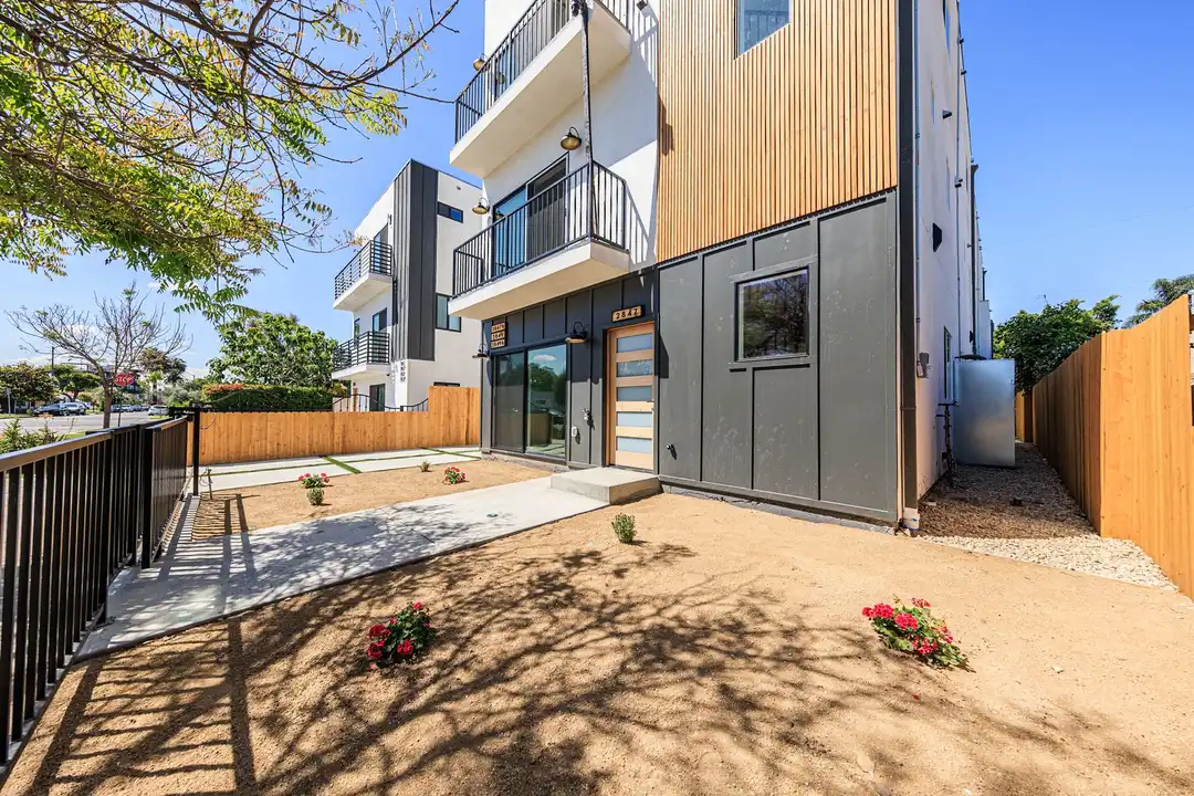 2847 S Victoria Ave unit 2847 1/2 - Los Angeles, CA | Rent.