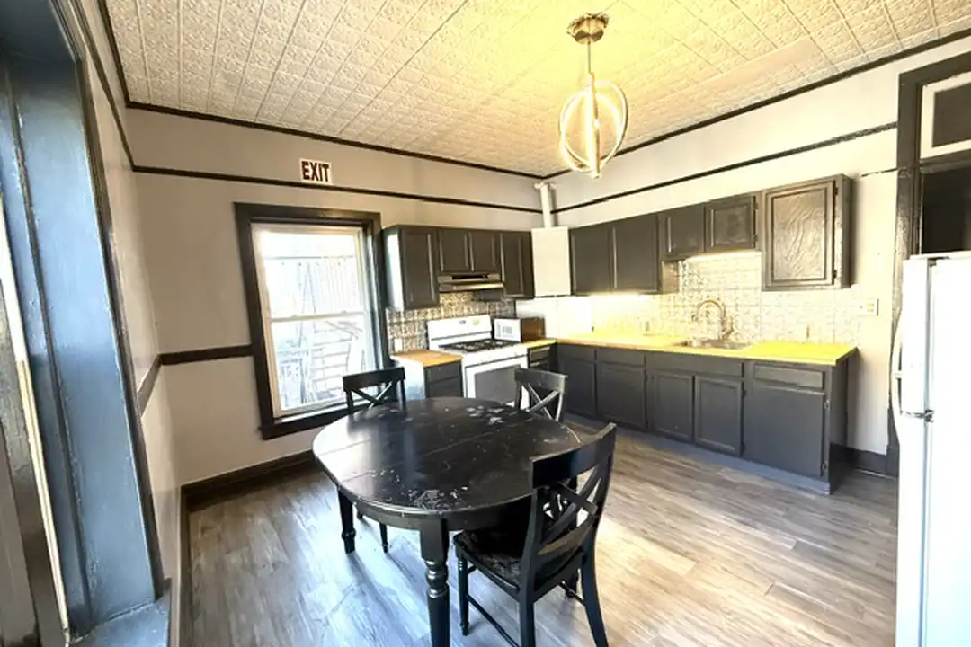 220 E State St unit 4 – photo 1