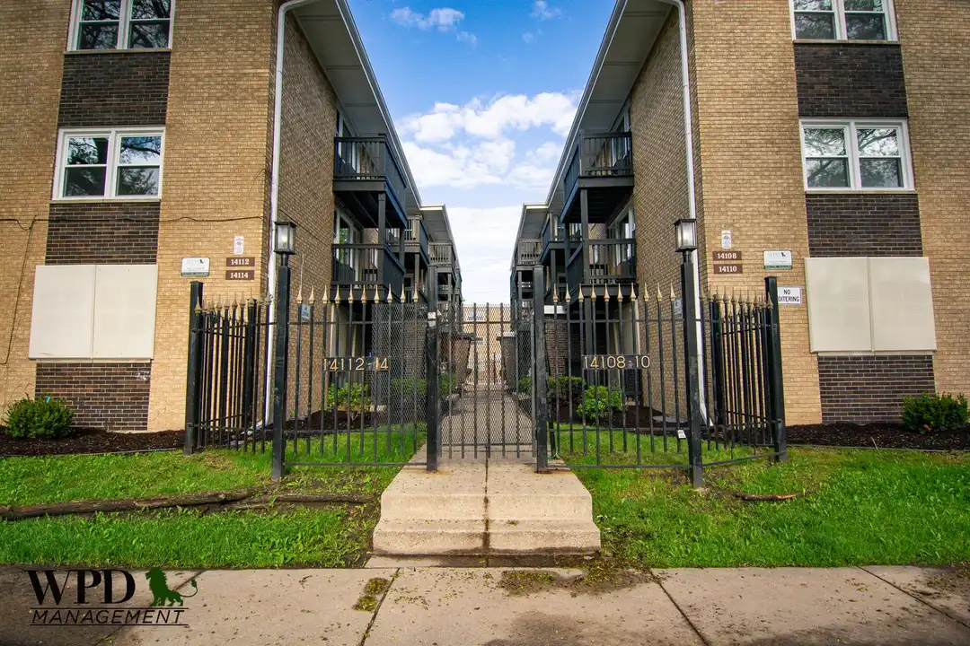 14112 S Tracy Ave unit 14112-2B – photo 1 of 12