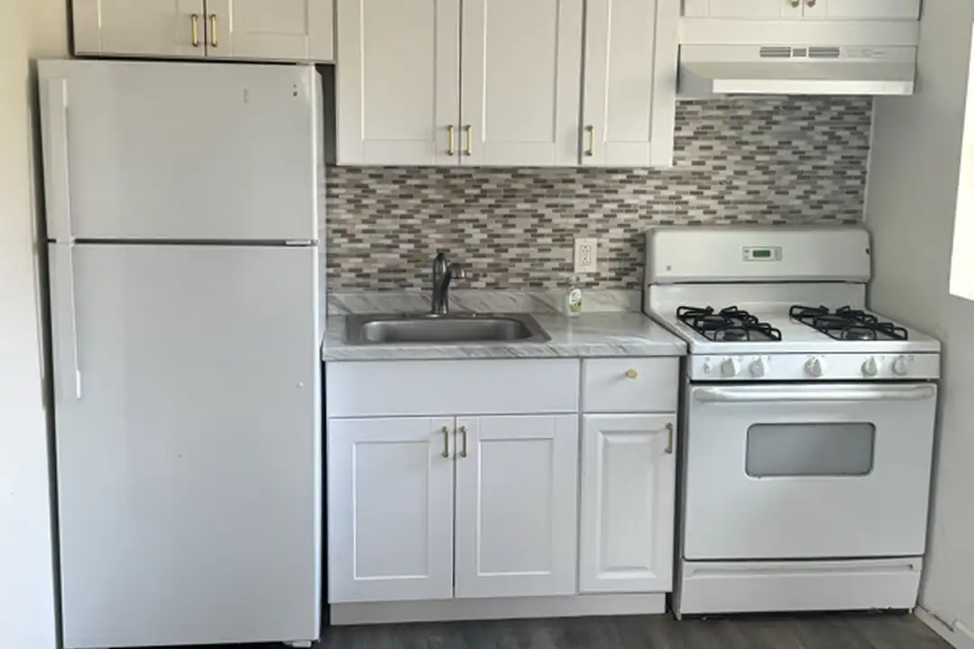 27 Hillside Ave unit 8 – photo 1 of 10