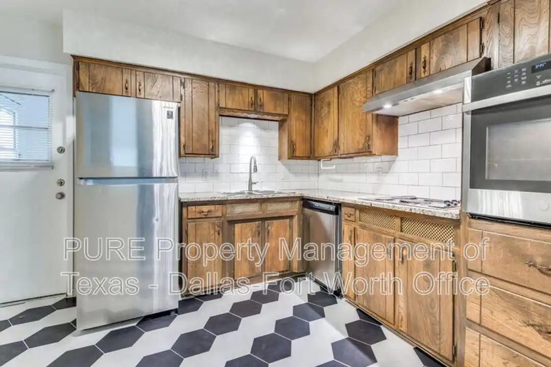 1224 Parkwood Pl - More