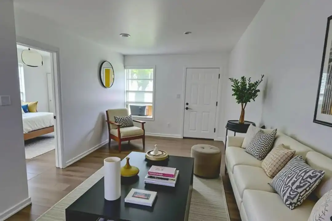 222 N 19th St – photo 1 of 16