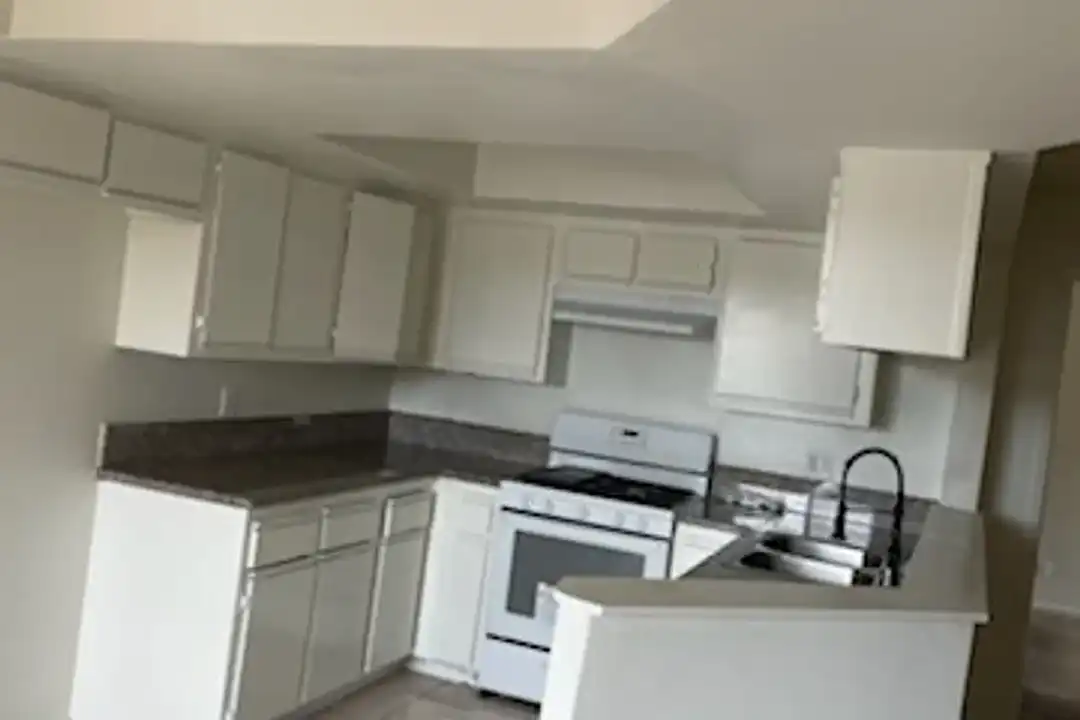 Apartment in Glendale - View 3
