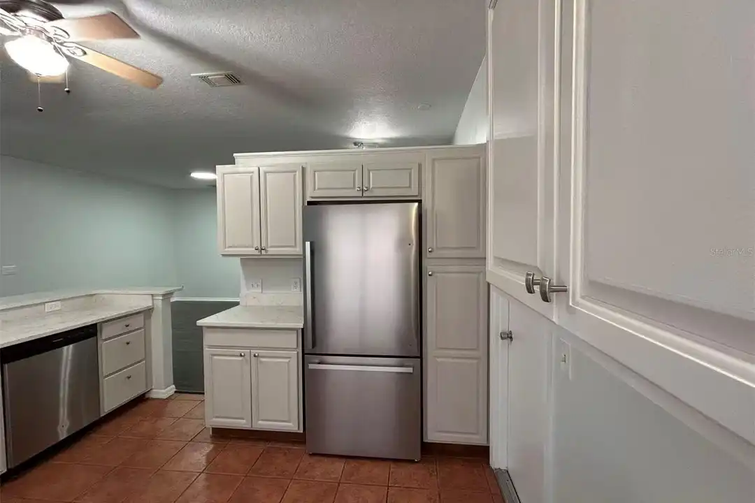 1046 Whittier Cir - View 5