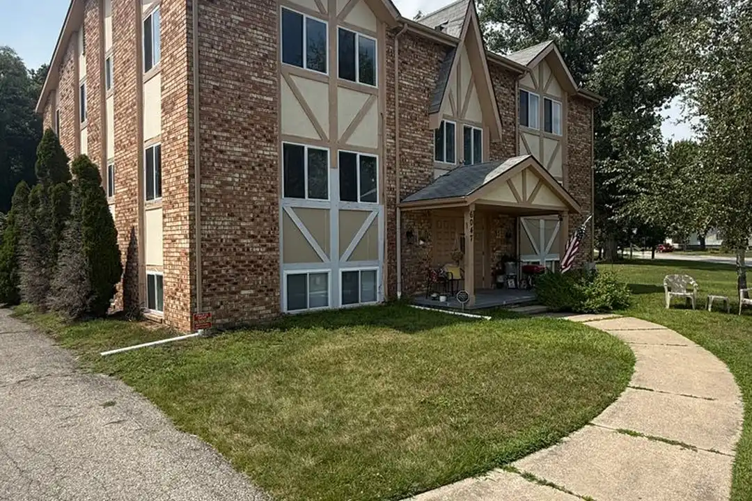 6047 Whiteford Center Rd unit 4 – photo 1