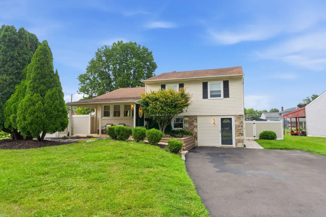 300 Abbott Rd – photo 1 of 16