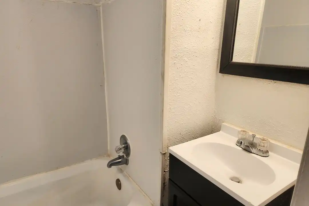 216 S Avenue I unit 4 - View 5