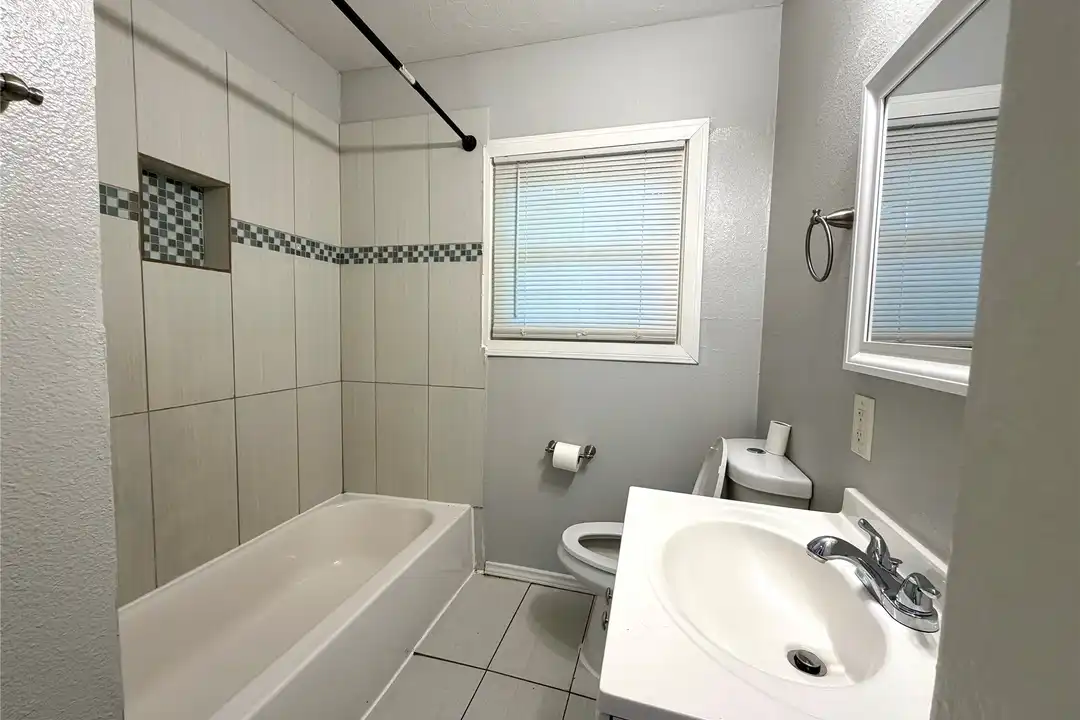 House in Houston - View 4