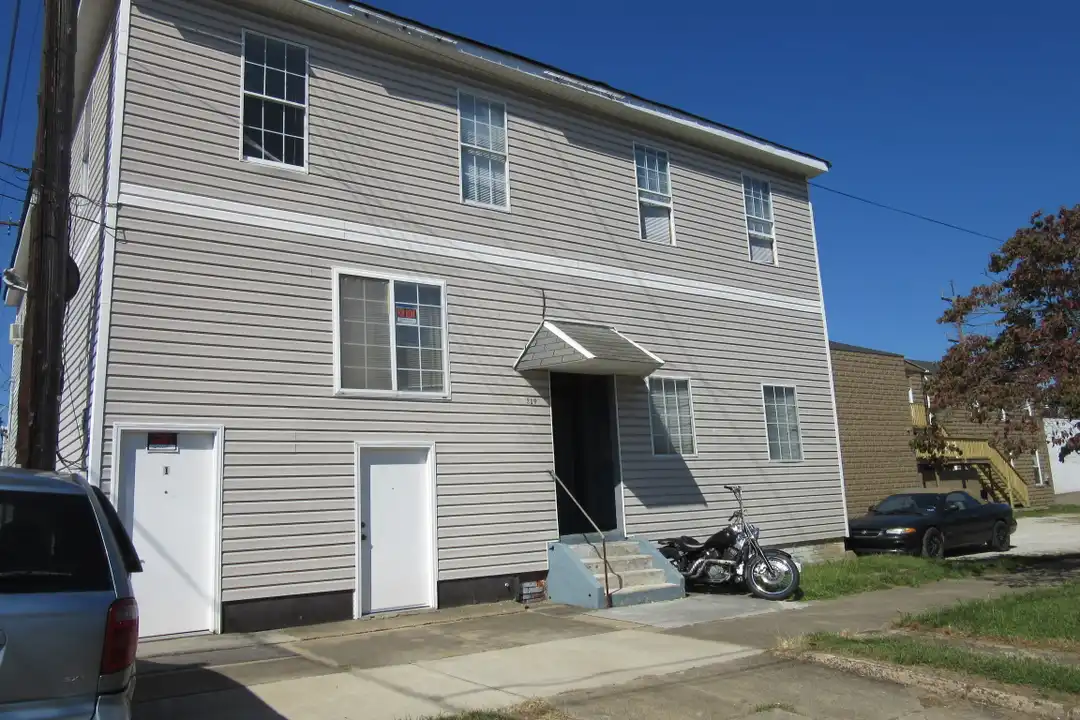 319 4th St unit 2 – photo 1 of 8
