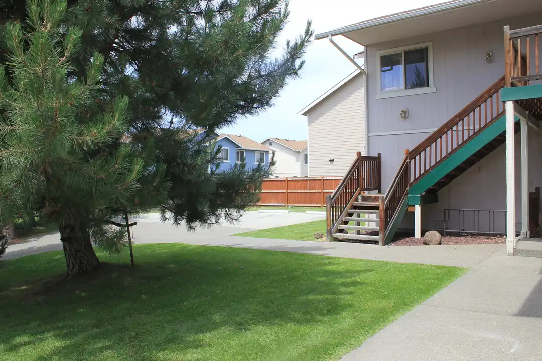 503 River Ave unit A - View 3